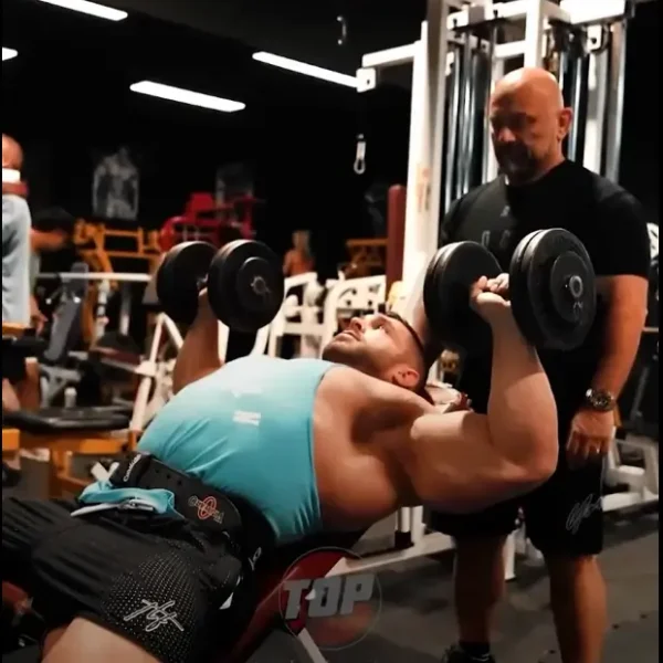 آموزش اصولی‌ حرکت پرس سینه دمبل